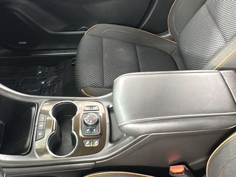 Used 2023 GMC Acadia AT4 image 38