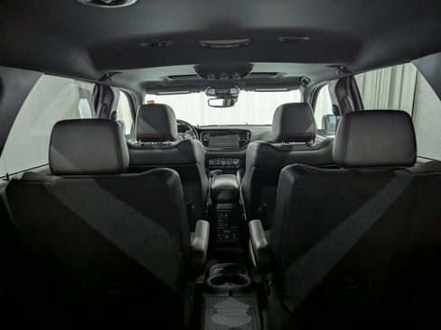 Used 2025 Dodge Durango GT AWD/4WD image 10