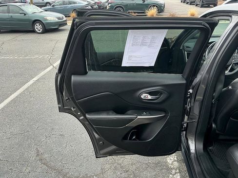 Used 2019 Jeep Cherokee Limited w/ Luxury Group image 22