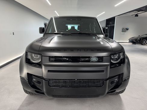 Used 2025 Land Rover Defender 130 X-Dynamic SE AWD/4WD image 11