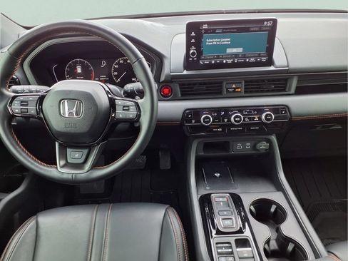 Certified 2025 Honda Pilot TrailSport image 12