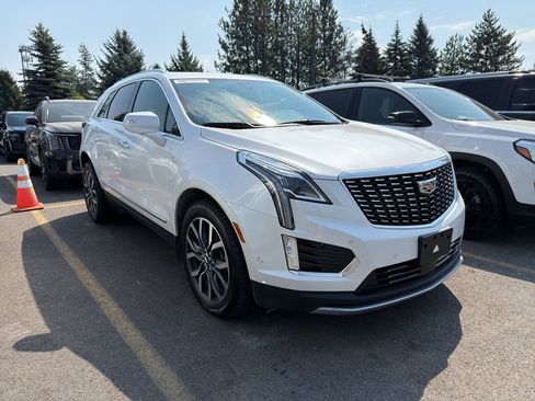 Used 2022 Cadillac XT5 Premium Luxury w/ Technology Package AWD/4WD image 3