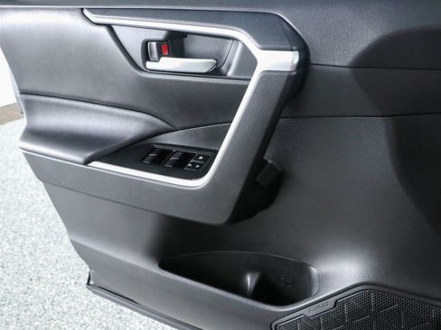 Used 2021 Toyota RAV4 XLE w/ Convenience Package FWD image 22