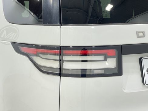 Used 2017 Land Rover Discovery SE image 36