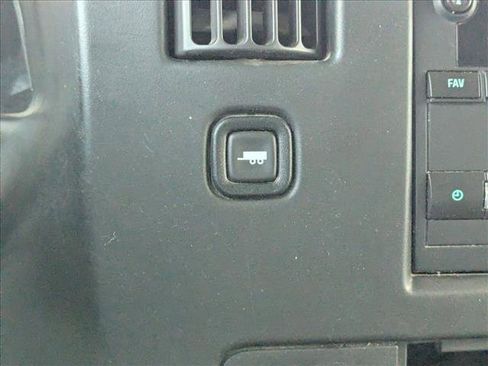 Used 2018 Chevrolet Express 2500 w/ Driver Convenience Package image 15