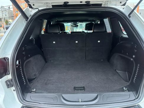 Used 2020 Jeep Grand Cherokee Altitude image 24