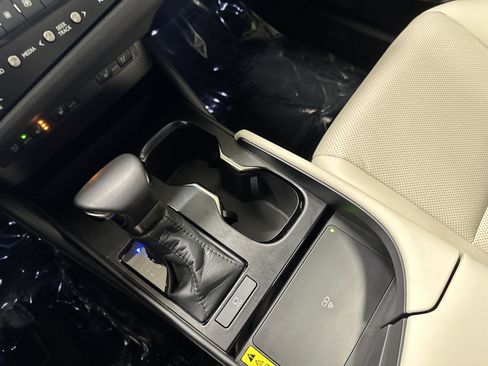 Used 2025 Lexus ES 350 w/ Premium Package image 26