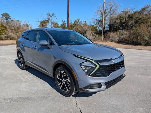 Used 2023 Kia Sportage EX image 2