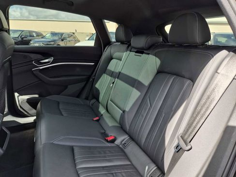 Used 2023 Audi e-tron Premium w/ Convenience Plus Package image 19