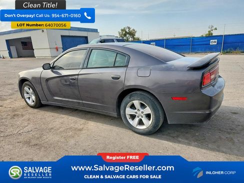 Used 2014 Dodge Charger SE RWD image 3