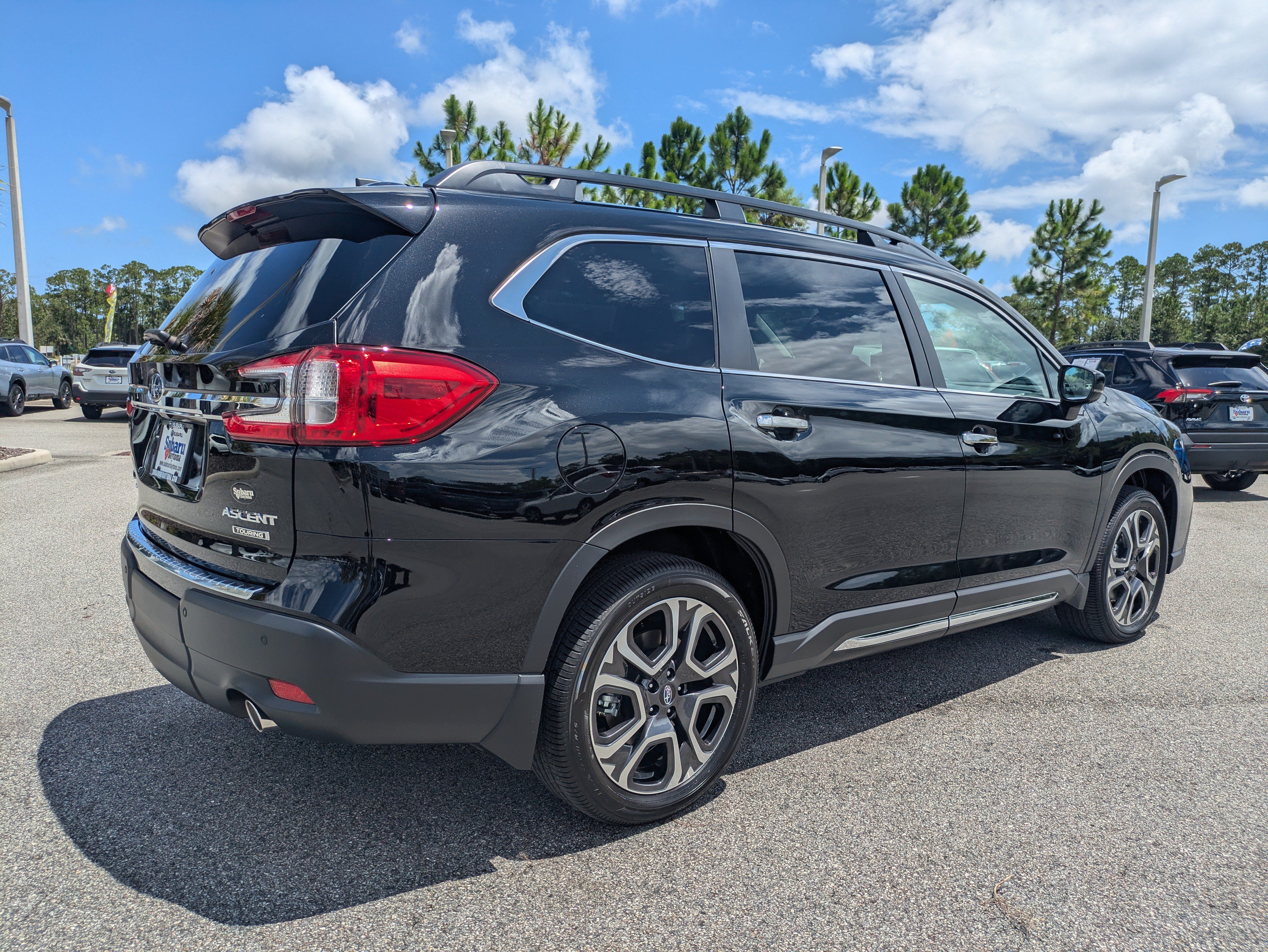 Used 2025 Subaru Ascent Touring w/ Popular Package #1 AWD/4WD image 3