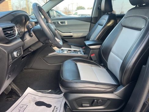 Used 2022 Ford Explorer XLT w/ Equipment Group 202A image 21