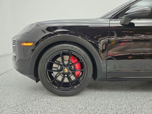 Used 2024 Porsche Cayenne S AWD/4WD image 21