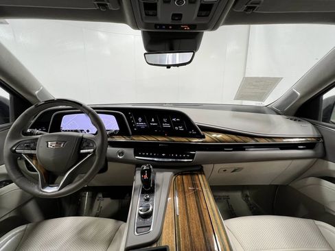 Used 2021 Cadillac Escalade ESV Sport Platinum AWD/4WD image 21