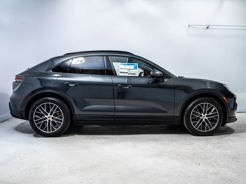 New 2026 Porsche Macan 4 Electric image 8