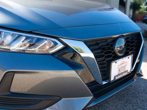 Used 2022 Nissan Sentra SV image 2