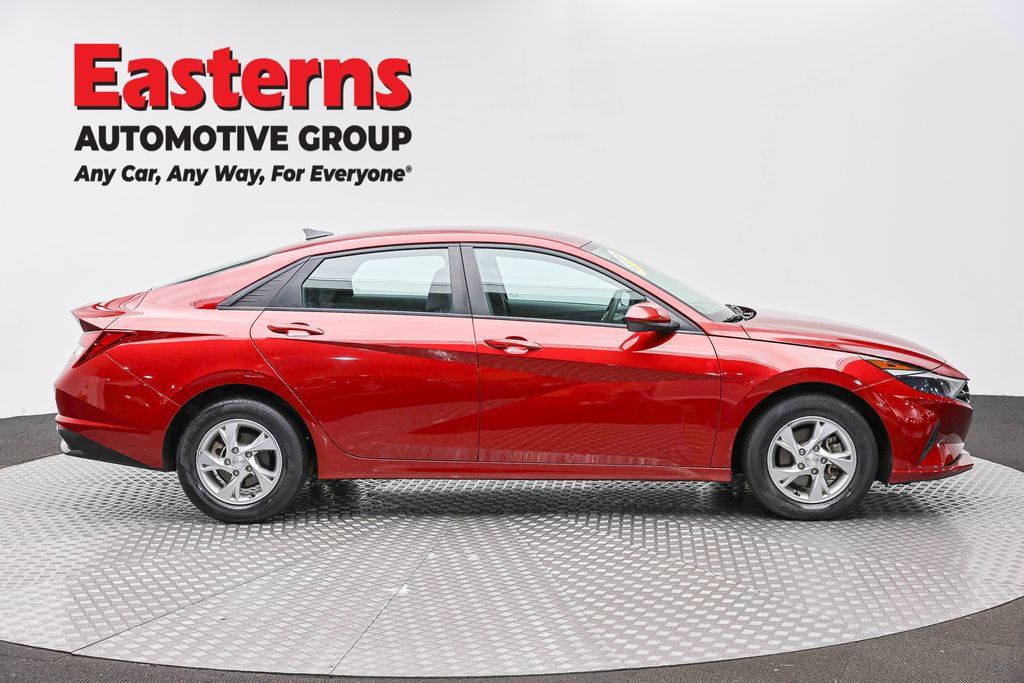 Used 2023 Hyundai Elantra SE w/ Cargo Package FWD image 6