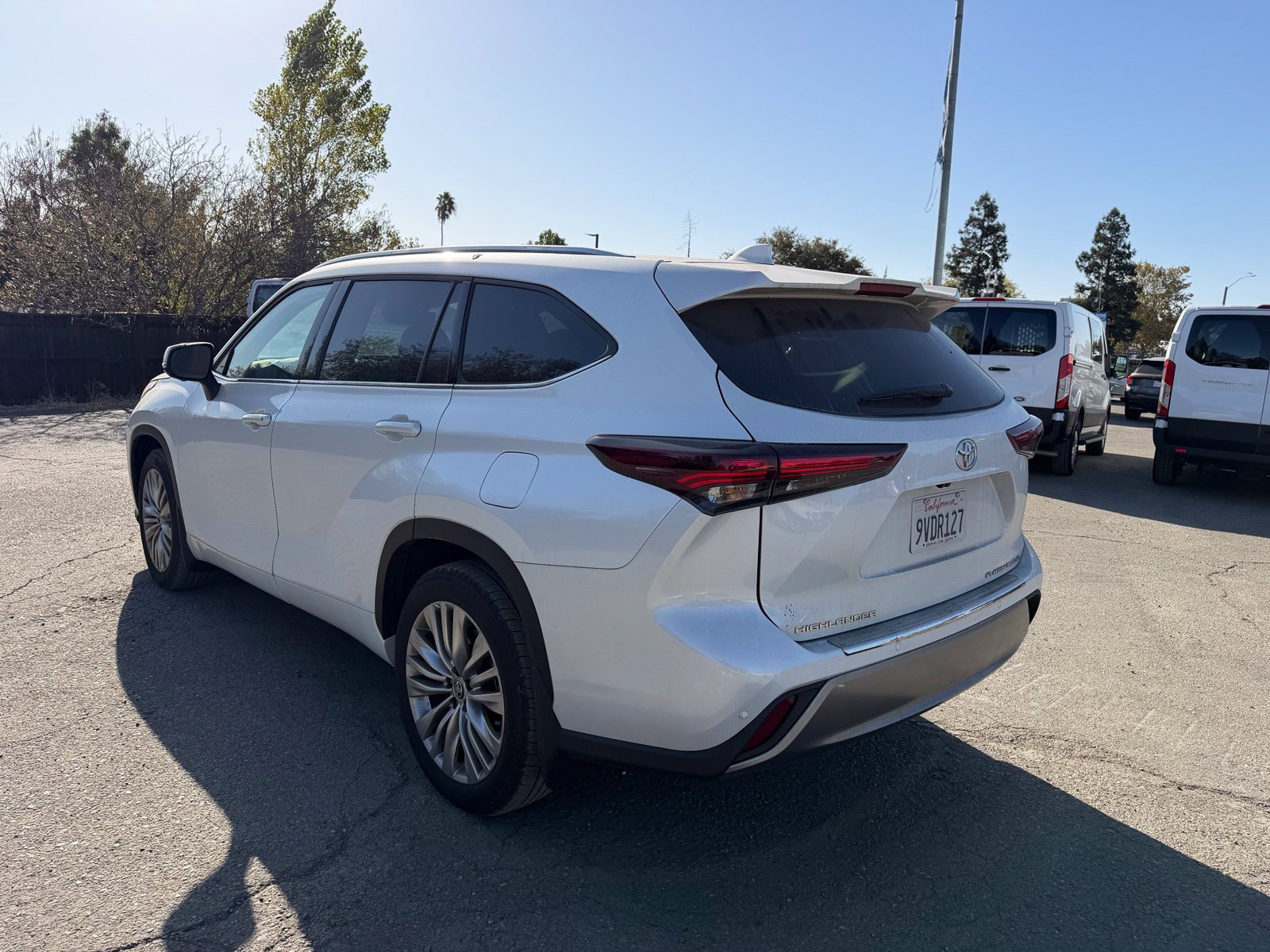 Used 2025 Toyota Highlander Platinum AWD/4WD image 3