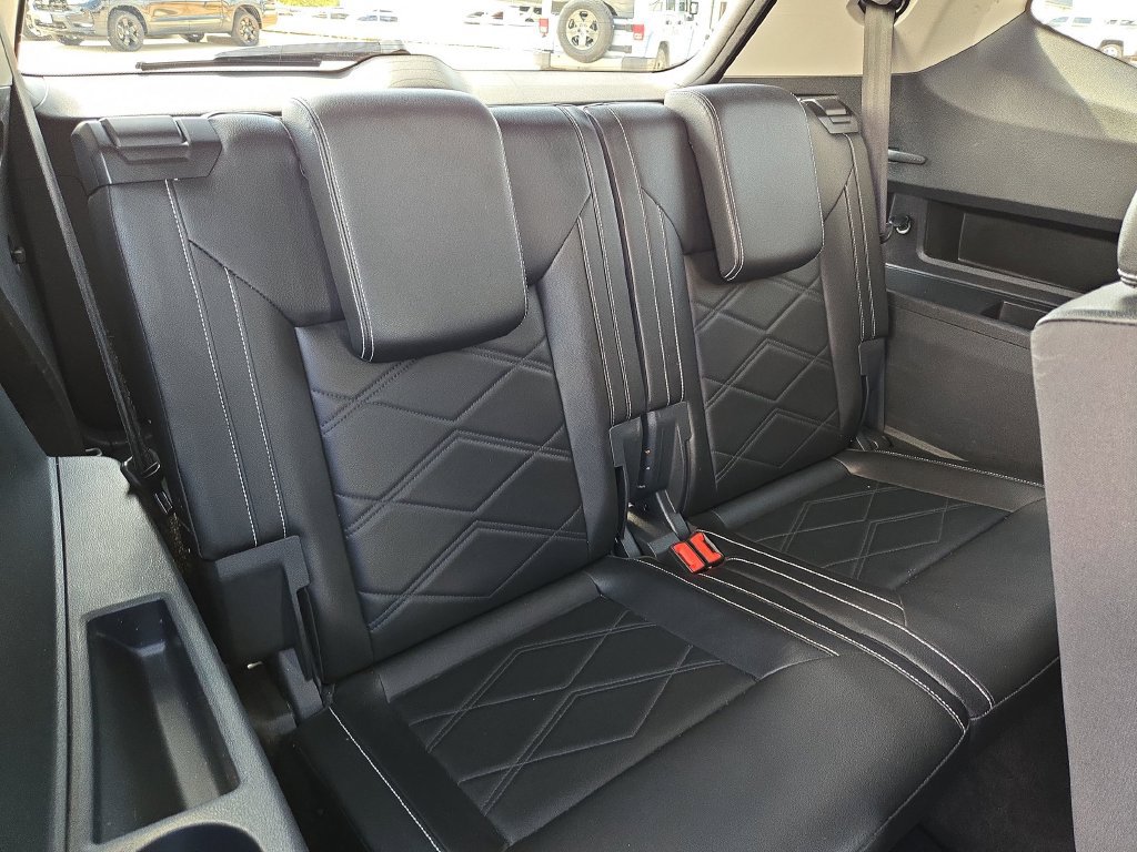 Used 2025 Volkswagen Atlas SE FWD image 25
