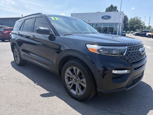 Used 2022 Ford Explorer XLT w/ Equipment Group 202A AWD/4WD image 1