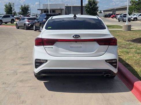 Used 2021 Kia Forte LXS FWD image 4