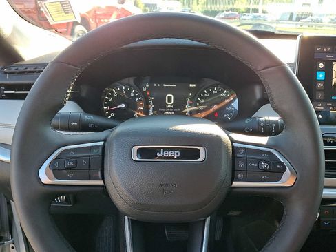 Certified 2025 Jeep Compass Limited AWD/4WD image 19
