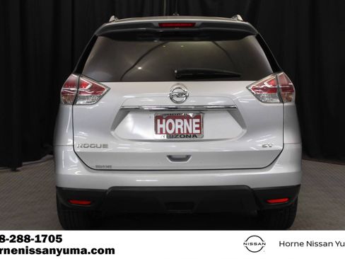 Used 2016 Nissan Rogue SV w/ SV Moonroof Package FWD image 15