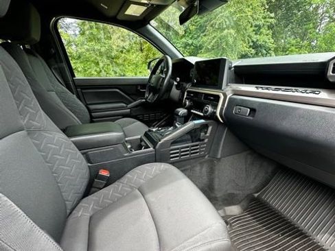 Used 2025 Toyota Tacoma SR5 AWD/4WD image 22