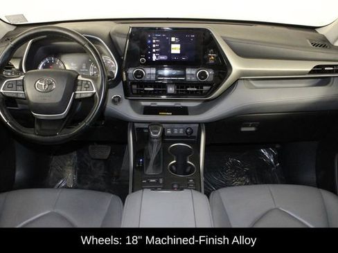 Used 2023 Toyota Highlander XLE image 31