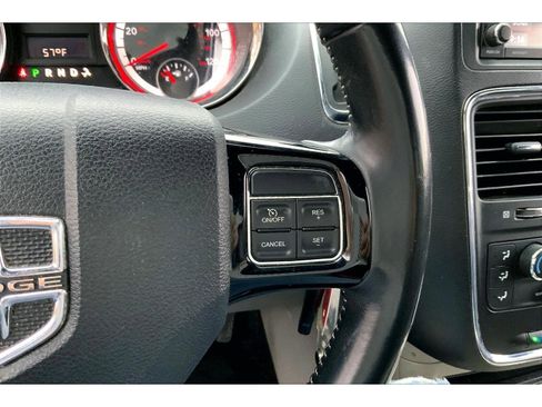Used 2019 Dodge Grand Caravan SXT image 15