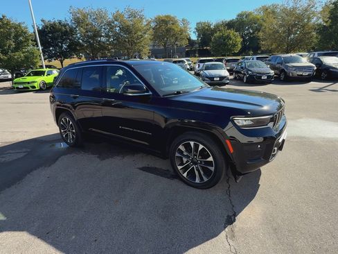 Used 2023 Jeep Grand Cherokee Overland image 2