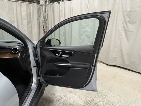 Used 2025 Mercedes-Benz GLC 350e 4MATIC image 27