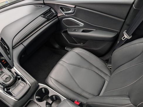 Certified 2025 Acura RDX SH-AWD image 11
