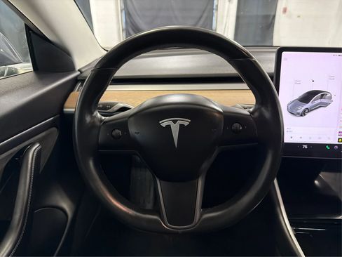 Used 2018 Tesla Model 3 Long Range image 21