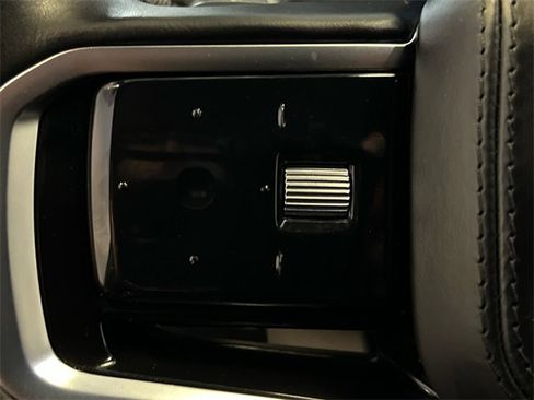 Used 2023 Land Rover Range Rover Velar R-Dynamic S image 21