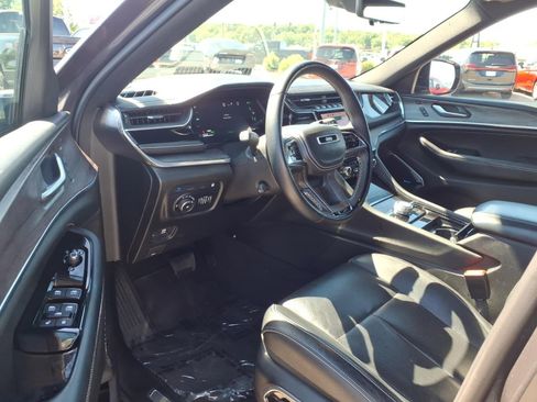 Used 2023 Jeep Grand Cherokee Overland w/ Advanced Protech Group III AWD/4WD image 6