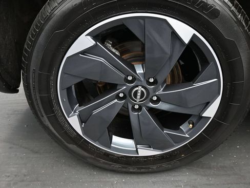 Used 2024 Nissan Rogue SV AWD/4WD image 10