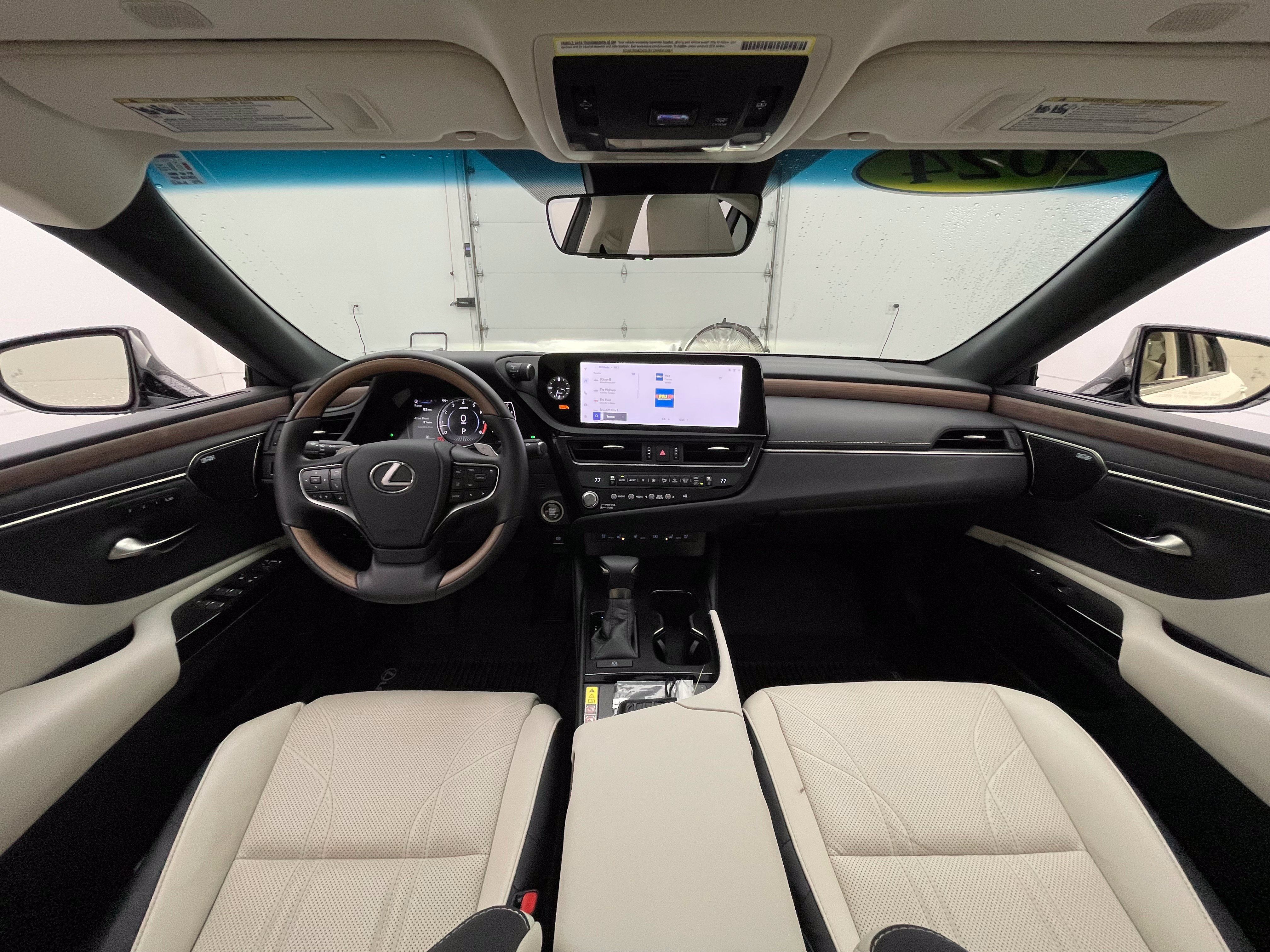 Used 2024 Lexus ES 350 Ultra Luxury w/ Accessory Package (Z2) FWD image 3
