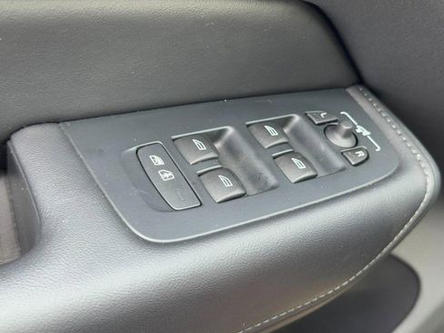 Certified 2025 Volvo XC60 B5 Plus image 24