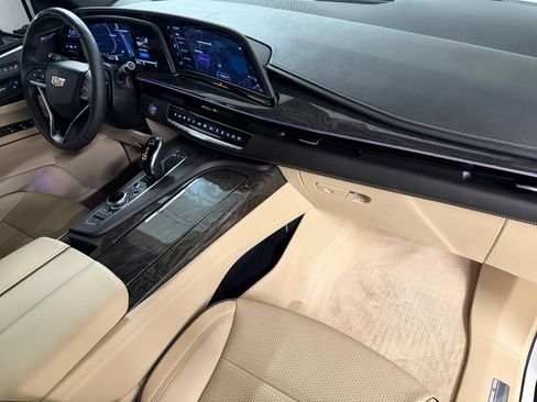 Used 2024 Cadillac Escalade ESV Premium Luxury AWD/4WD image 55