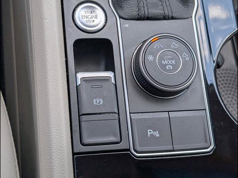 Used 2018 Volkswagen Atlas SEL AWD/4WD image 12