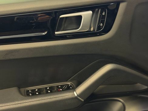 Certified 2021 Porsche Cayenne Coupe AWD/4WD image 14