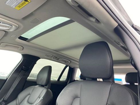 Used 2025 Volvo V60 B5 Cross Country Plus image 13