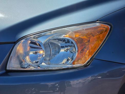 Used 2011 Toyota RAV4 4WD image 8