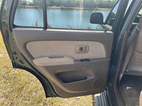 Used 2000 Toyota 4Runner SR5 image 38