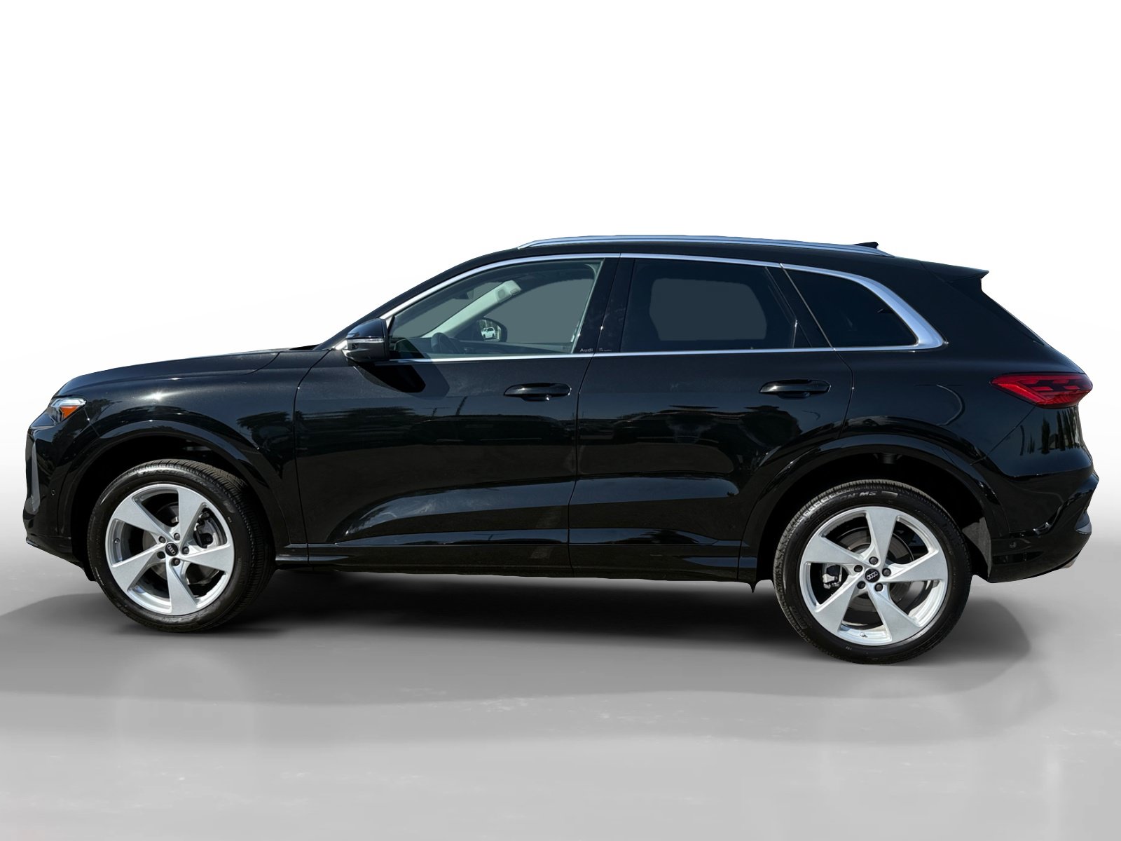 Certified 2025 Audi Q5 Premium Plus AWD/4WD image 2