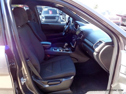 Used 2021 Jeep Grand Cherokee Laredo w/ Trailer Tow Group IV image 24