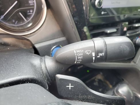 Used 2021 Toyota Camry SE w/ Cold Weather Package FWD image 15