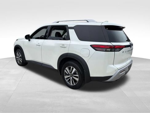 Certified 2024 Nissan Pathfinder SL FWD image 5