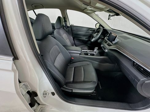 Used 2025 Nissan Altima 2.5 SV FWD image 28